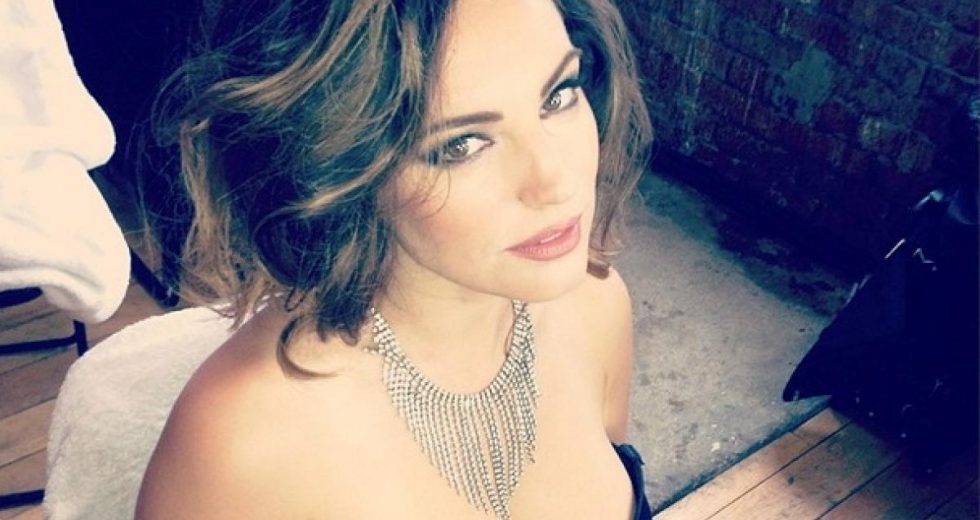 Take the Best Selfies like Kim K or Kelly Brook with the Help of ONE Simple Trick