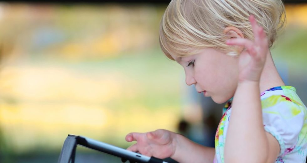 Early Exposure to Tablets and Smartphones Can Cause Delayed Speech Development in Toddlers