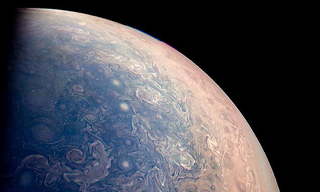 Amazing New NASA Image Reveals the Watercolor World of Saturn