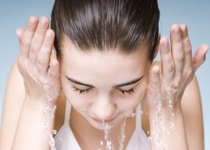 5 causes of acne in adults along with their remedies
