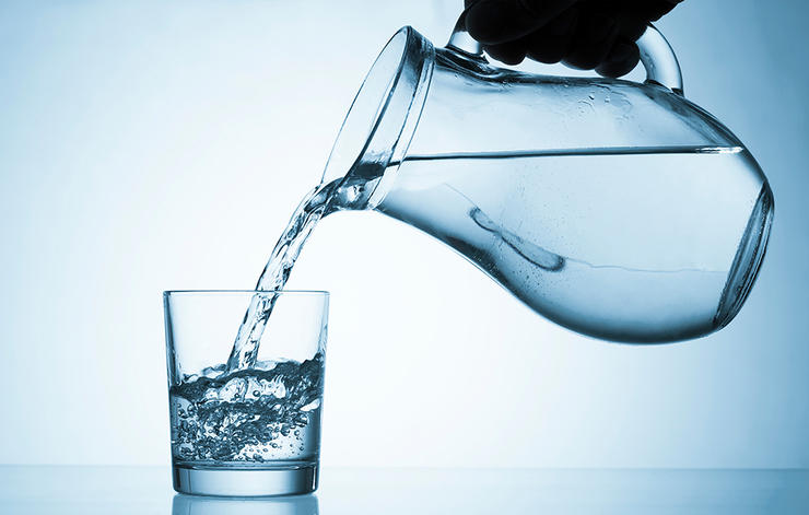 The simplest way to lose weight quickly is to drink at least 1 liter of water daily