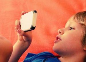 Using your smartphone can lead to delays in developing your child’s language