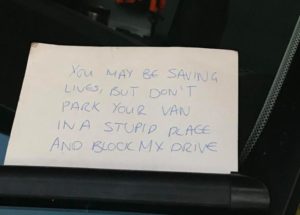 Man Dies in Hospital – Paramedics Receive an Angry Note from the Neighbor for Blocking His Drive While They Tried to Save a Life
