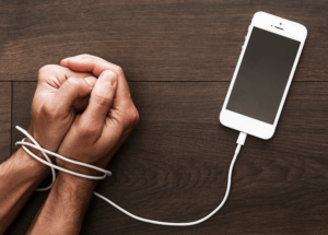 Smartphone Addiction Produces The Same Reactions In The Brain As The Opioids Addiction