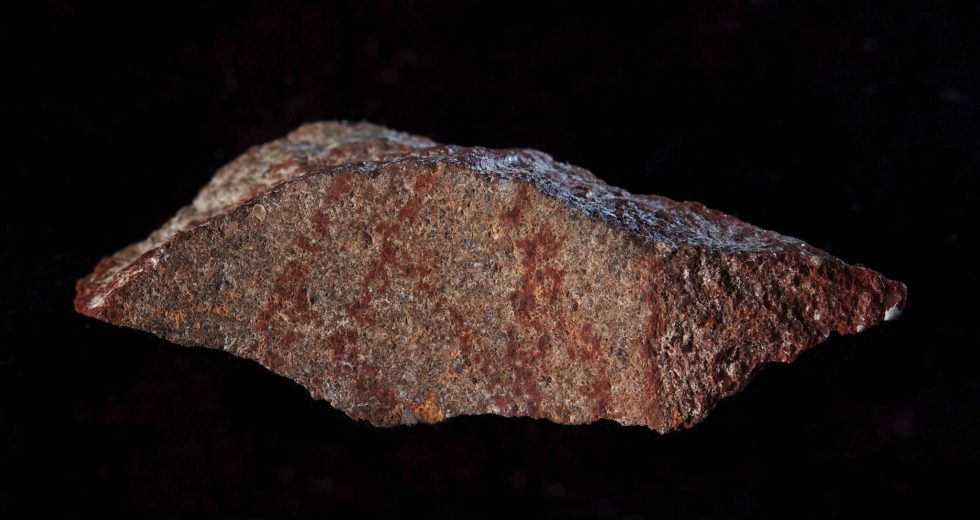 A New Drawing of Crisscrossed Lines 73000 Years Old