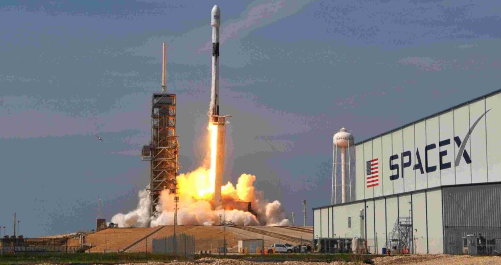 SpaceX Private Space Company Would Lay Off 10 Percent of Its Employees