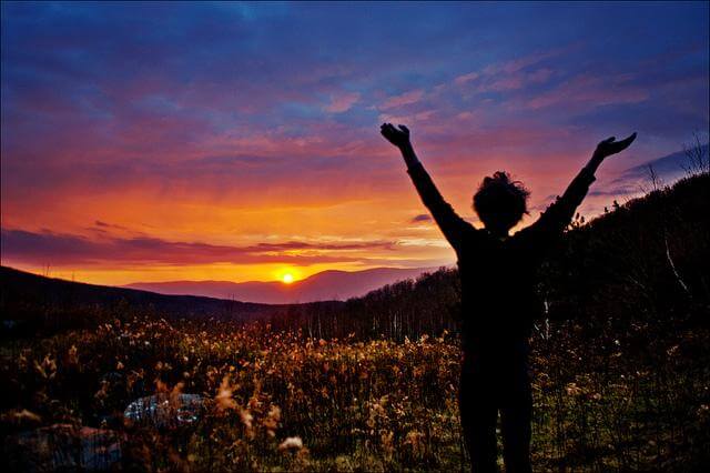 Mindful Acceptance Proves To Reduce Pain And Promote Positive Emotions