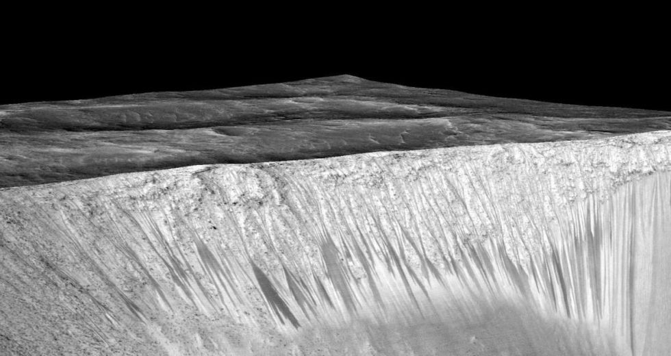 Martian Landslides May Be The Result Of Melting Ice And Salt Under The Crust