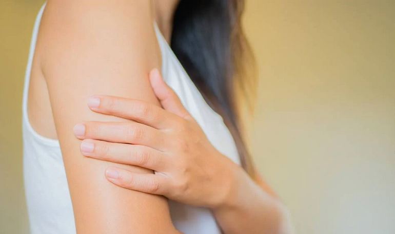 How to Treat Keratosis Pilaris This Summer – What Experts Recommend