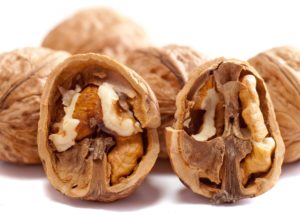 A Handful of Walnuts Per Day Can Protect You From Cardiovascular Disease And Significantly Lower Your Cholesterol Levels!
