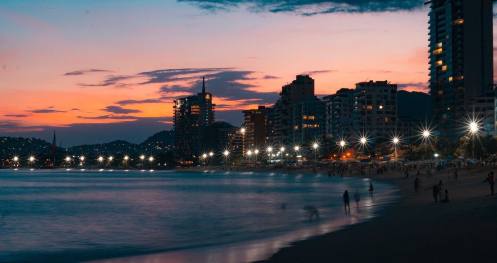 Strong Earthquake Jolts a Big City of Mexico – Rock Slides and One Death Occur