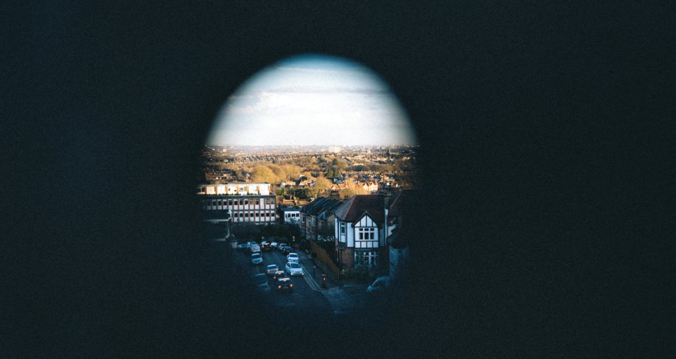 New Invention Allows “Superman Vision” – See Inside a Room Through a Keyhole