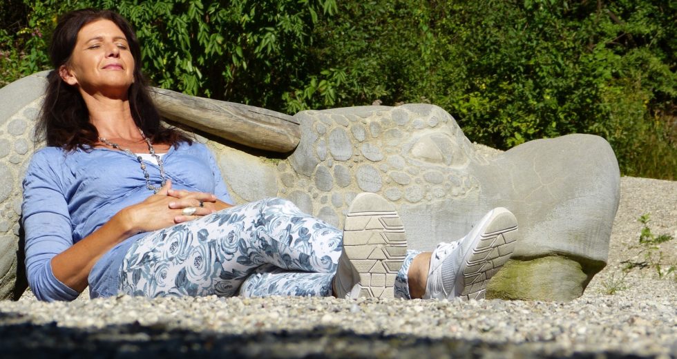 Study Suggests High Estrogen Levels Lower The Risk of Dying from COVID-19!