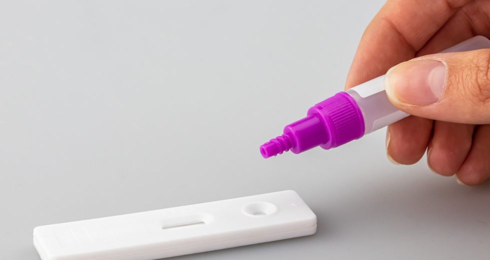 Delta and Omicron Combine into New “Deltacron” COVID-19 Variant – Here Are All the Symptoms to Look Out for!