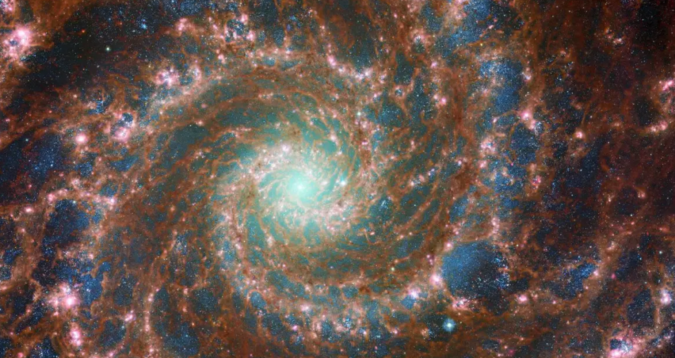 James Webb Collaborates With Hubble to Take Pictures At the Mesmerizing Phantom Galaxy in Great Detail