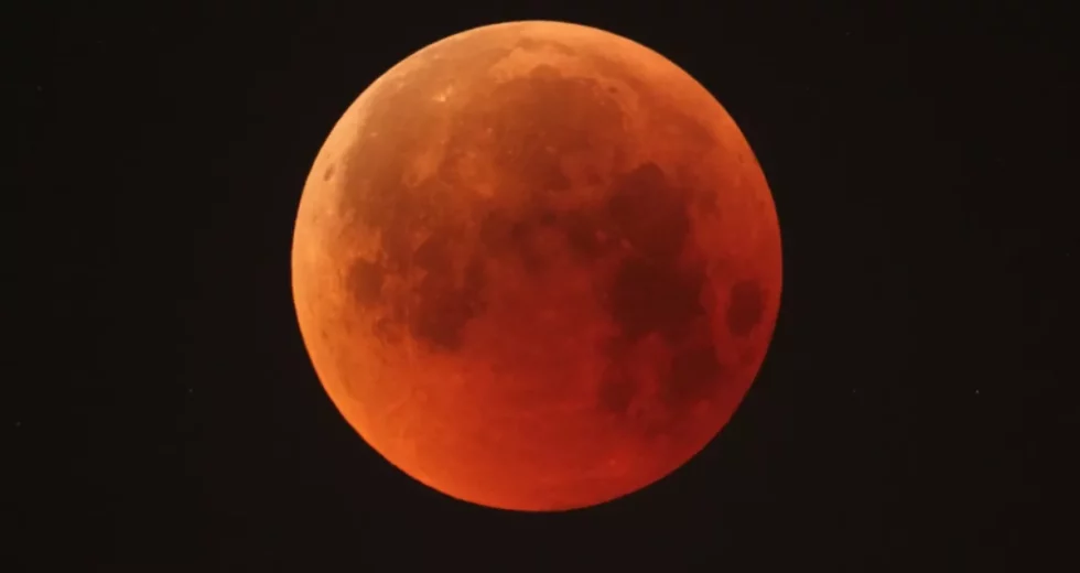 Don’t Miss the Last Full Lunar Eclipse Until 2025 – The Beaver Blood Moon is Coming Fast!