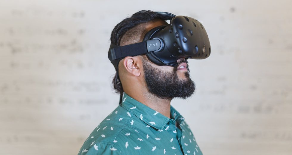VR Helps Reduce Patient Anxiety, Need For Sedatives During Hand Surgery