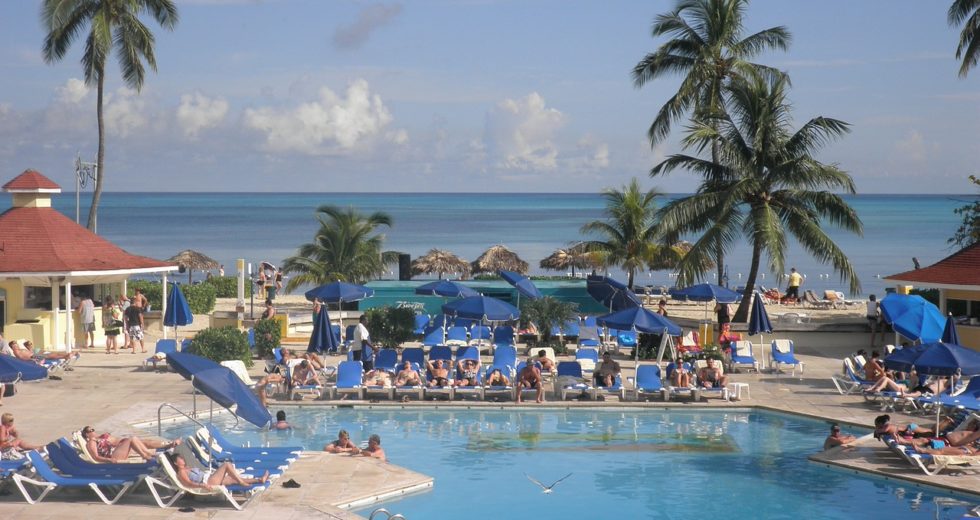 Scientists Struggle to Understand the Existence of White ‘Clouds’ Near the Bahamas