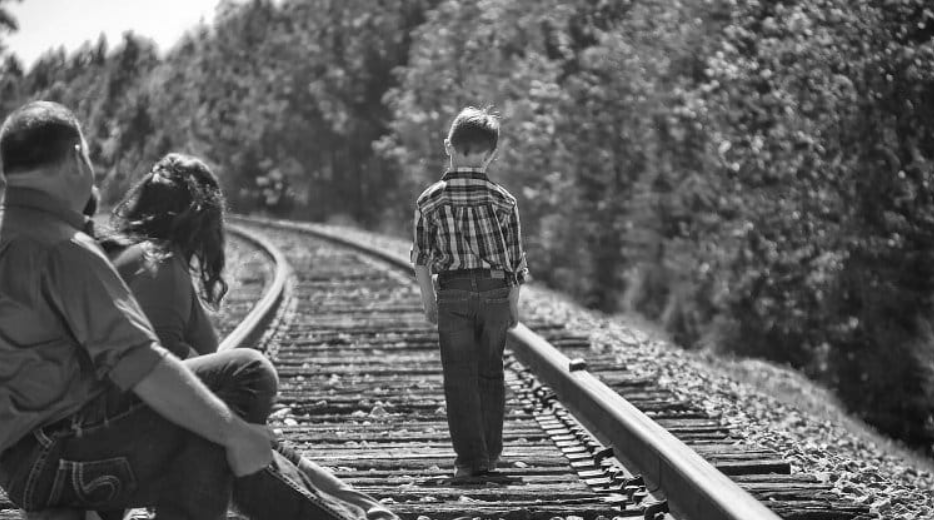 Study Finds that People Who Grew Up with Overprotective Parents Have Shorter Lifespans