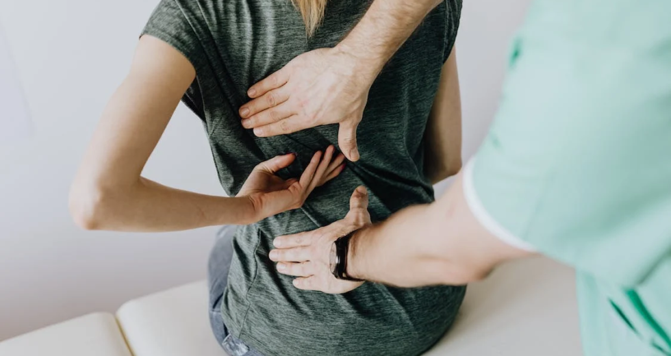 5 Worrying Symptoms That Could Indicate a Problem With Your Spine