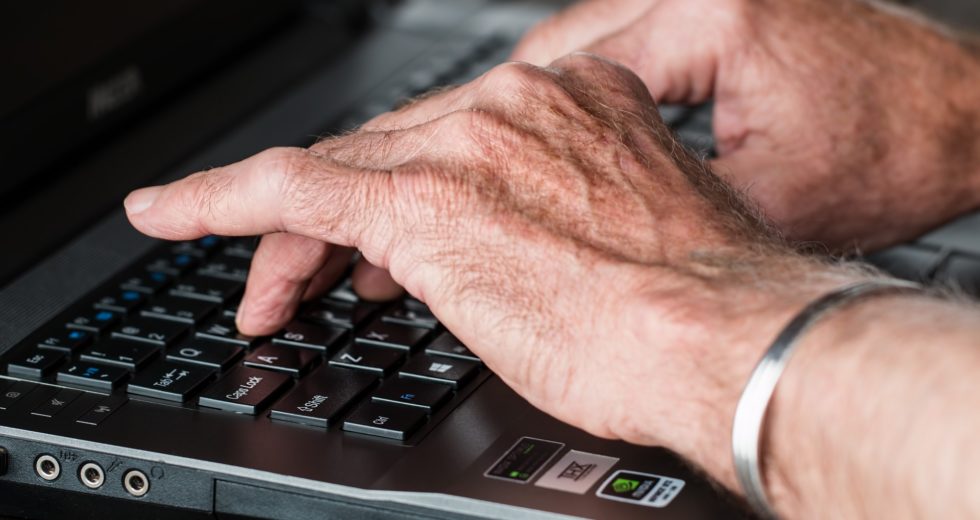 Study Finds that Using the Internet Regularly Can Lower Elders’ Dementia Risk