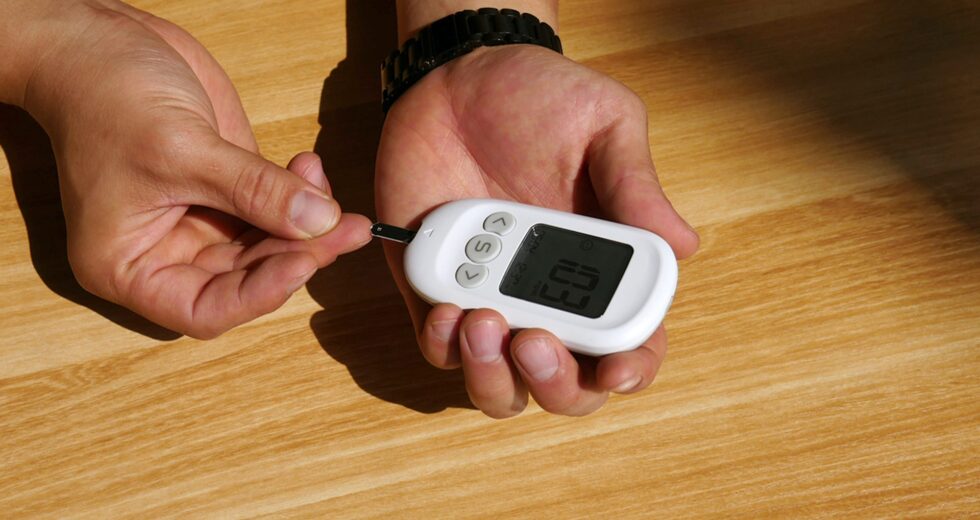 Dangerously Low Blood Sugar (Hypoglycemia): How to Treat It and Avoid a Visit to the Hospital