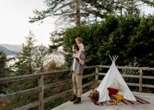 How to Use a Portable Playpen While on Vacation With Your Kids