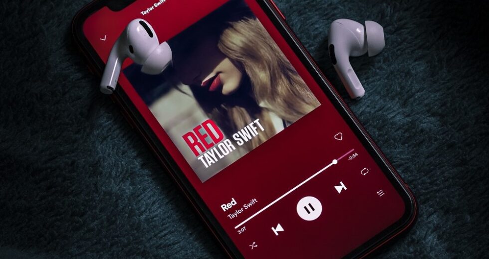 Swiftle Strategies to Guess the Songs and Get the Best Score