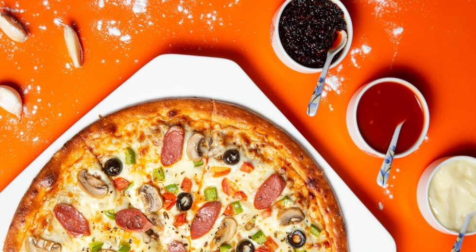 4 Ingredients For a Delicious Pizza Recipe; Quick Meal For Everyone