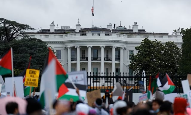 Pro-Palestinian Protesters Climb Up On the White House Fence