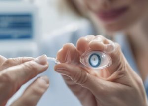 Colored Contacts for Astigmatism Safety, Comfort, and What Eye Doctors Warn About