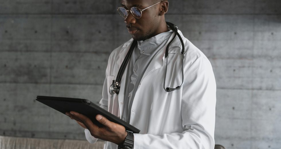 Tirzepatide vs. Semaglutide for Women: What 2025-2026 Trial Data Shows